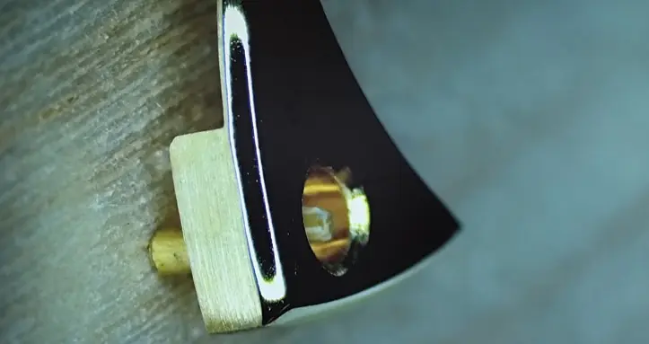 Détail après anglage d’un composant travaillé par Antoine