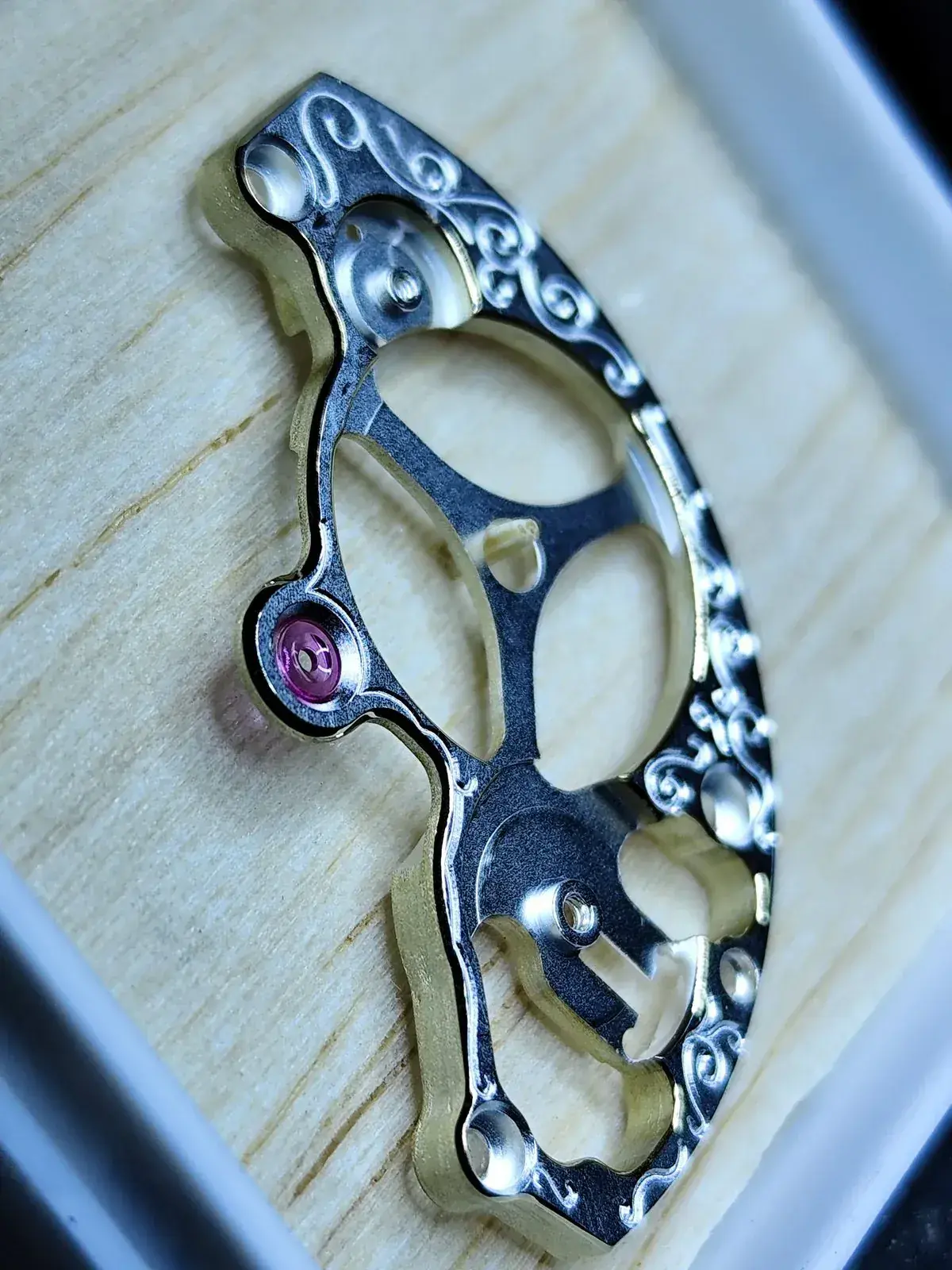 Pont décoré et anglé du projet BeWatchmaker