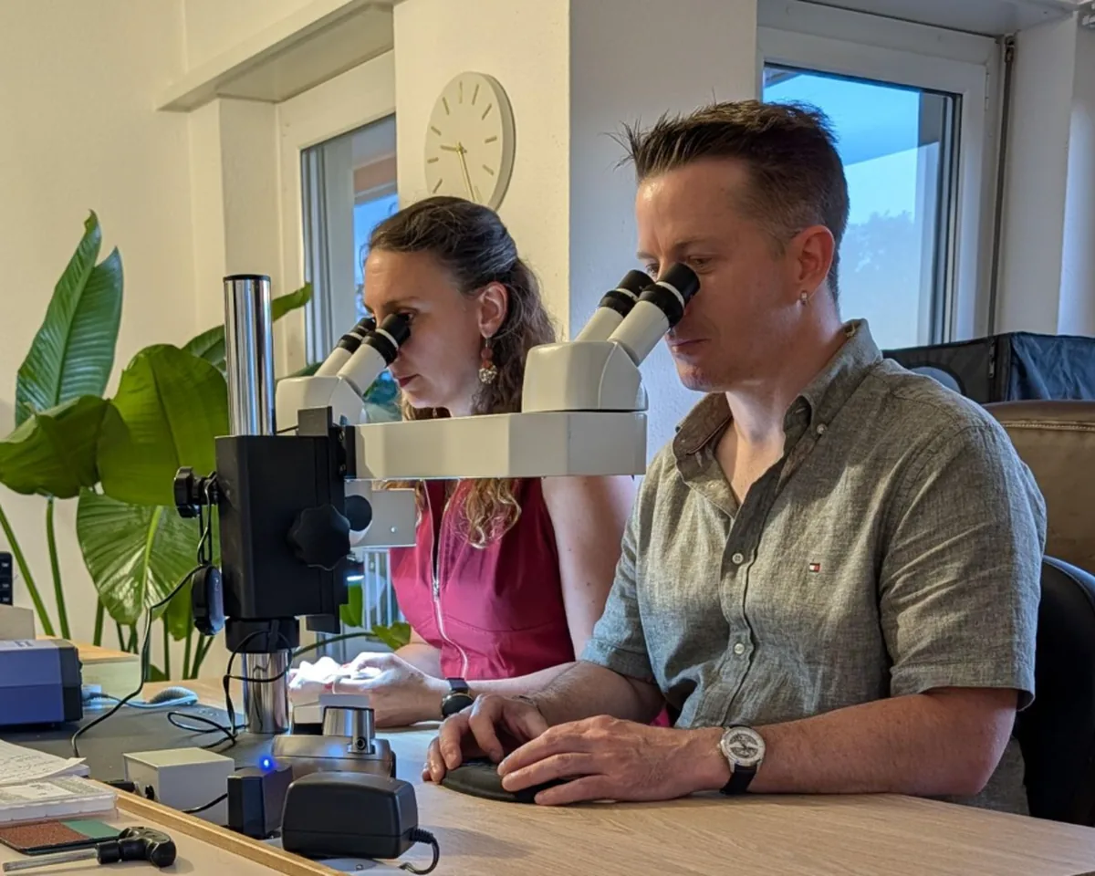 Observation d’une pièce au binoculaire
